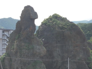 ゴジラ岩１_2