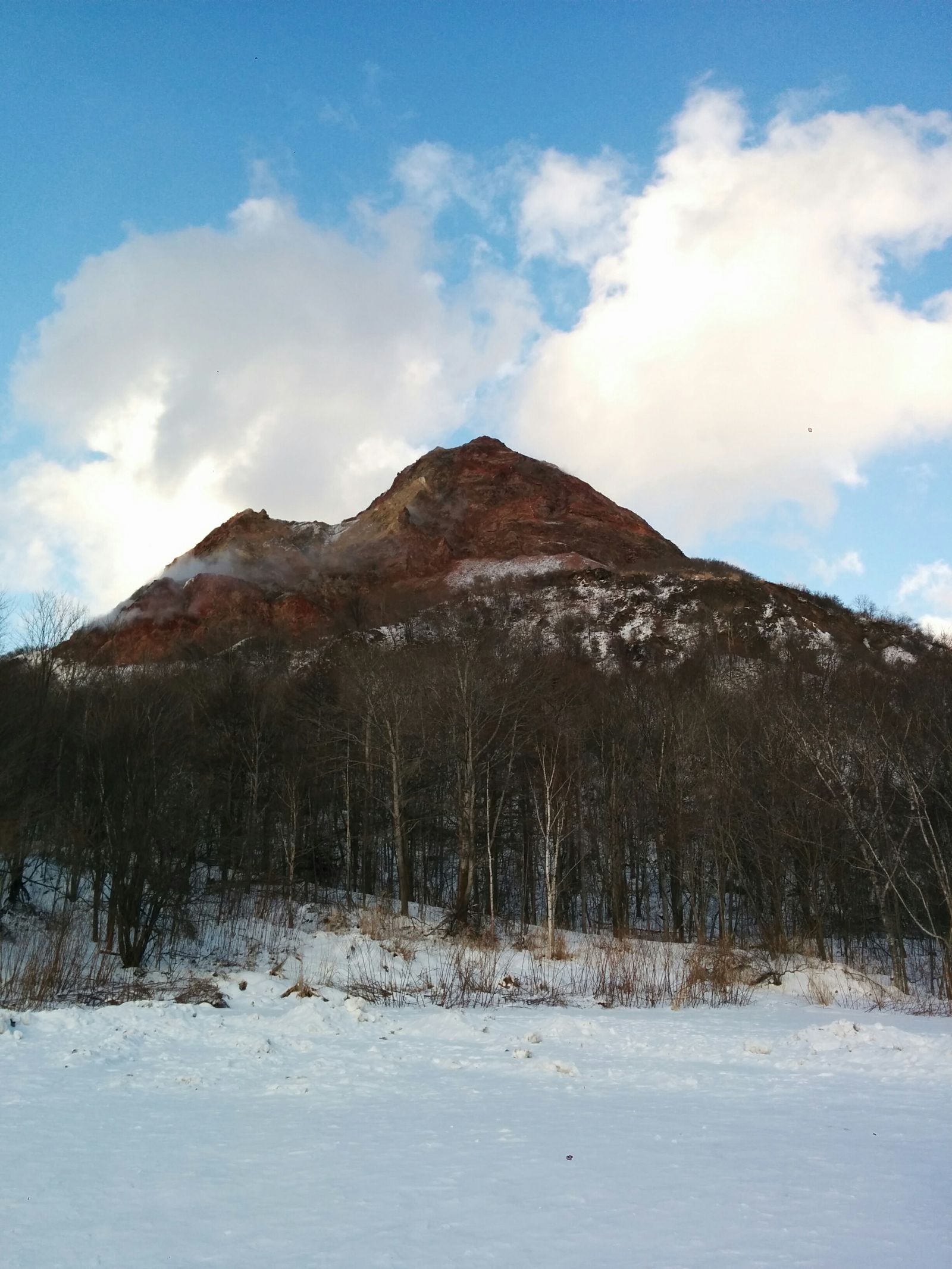 雪の昭和新山・有珠山です。【洞爺】